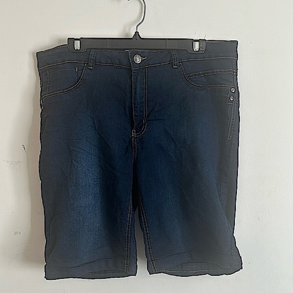 Giant Tiger Blue 11” Bermuda Jean Shorts (16)